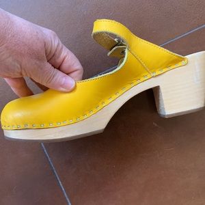 Yellow Mary Jane clogs. Swedish HASBEENS sz 8